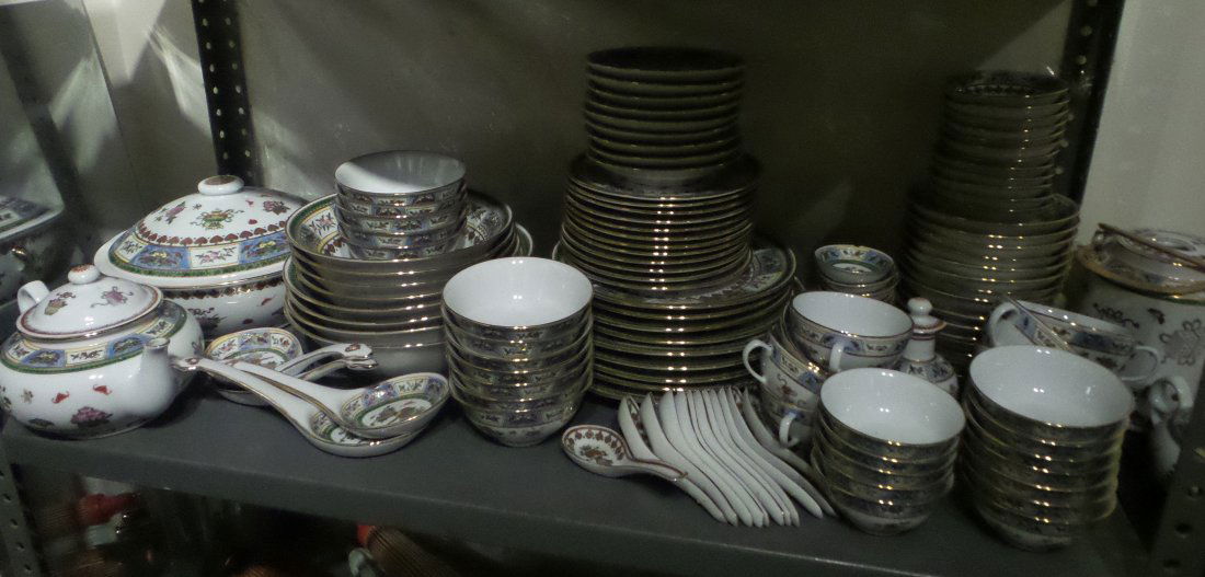 135 Pieces Chinese Export Porcelain (1 of 4)