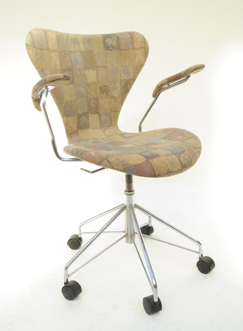 Arne Jacobsen Adjustable Chair on Casters (1 of 4)