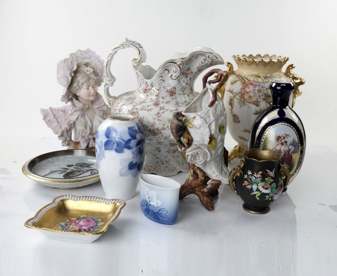 Group of 10 Porcelain Articles (1 of 6)