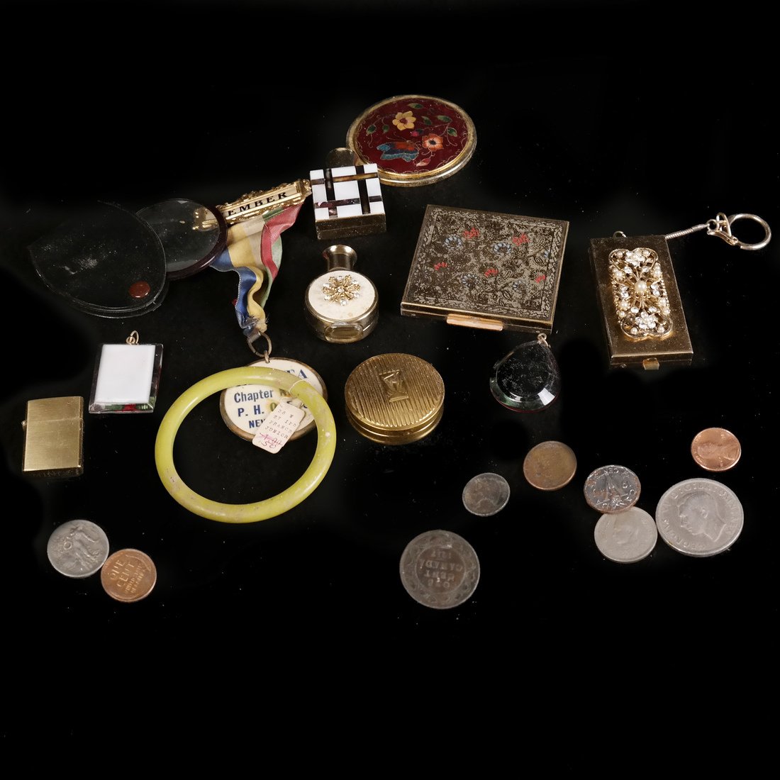 Group of Costume Jewelry, Compacts: Miscellaneous lot including costume jewelery and compacts. Sold "as is".
