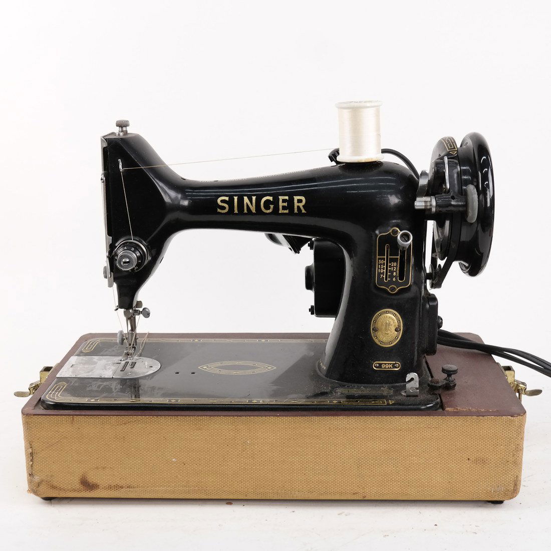Singer Sewing Machine and Case (1 of 5)