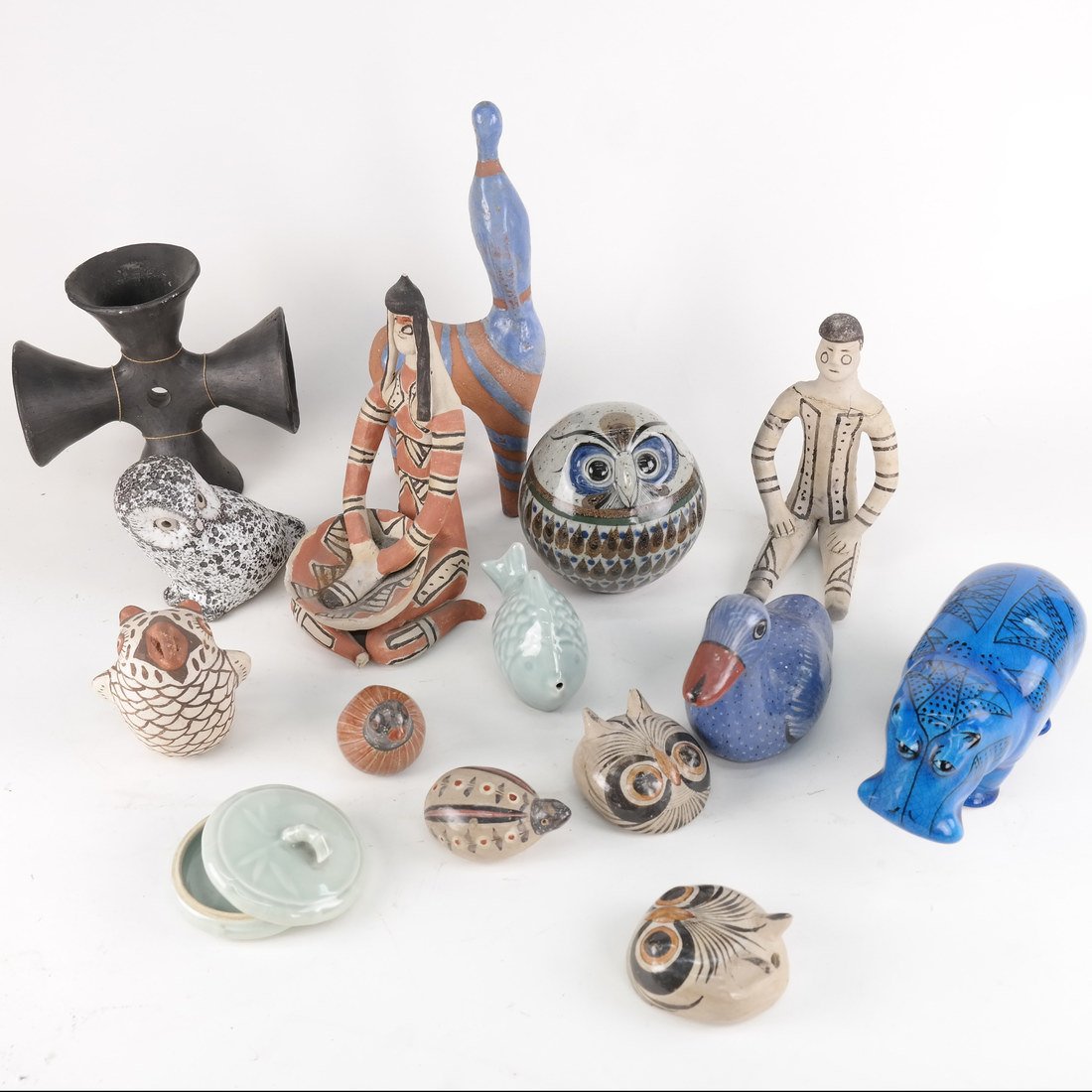 Assorted Piece of Decorative Pottery (1 of 4)