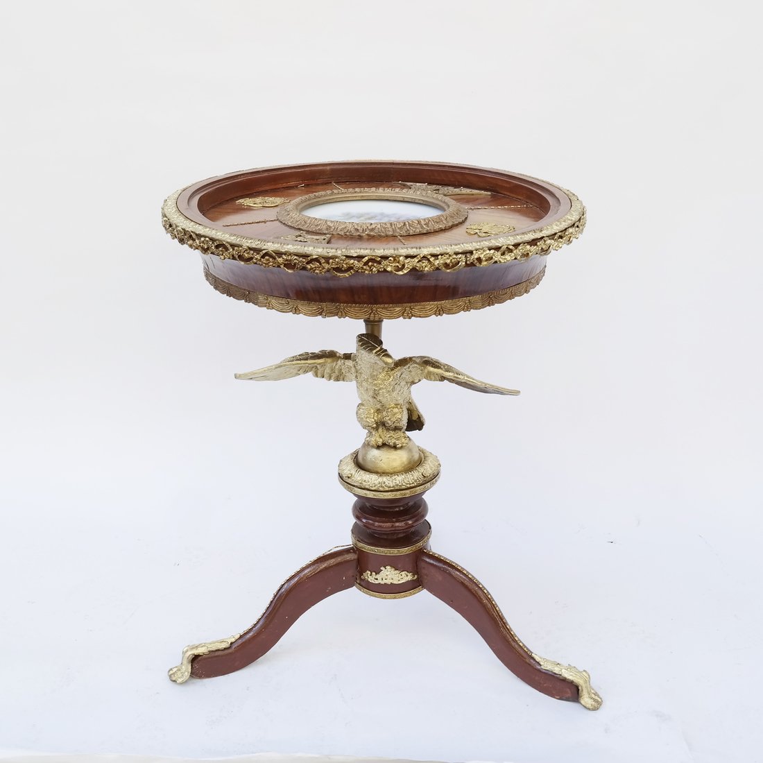 Round Eagle Table (1 of 7)