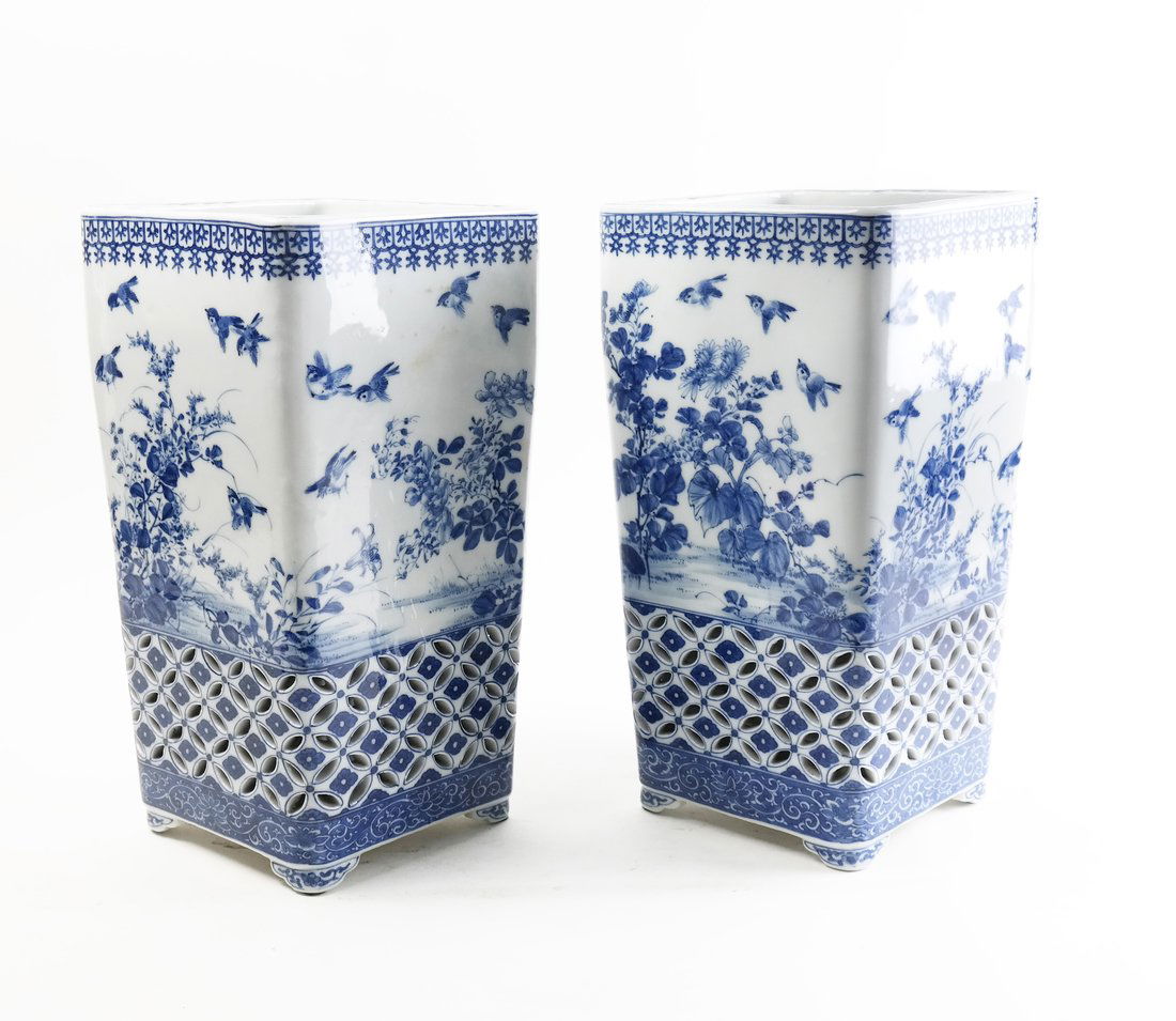 Pair of Chinese Blue and White Urns (1 of 6)