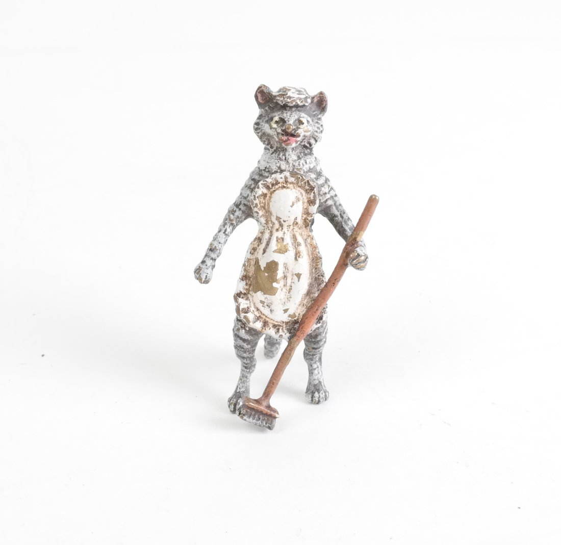 Austrian Bronze, Cat Sweeping Floor (1 of 8)