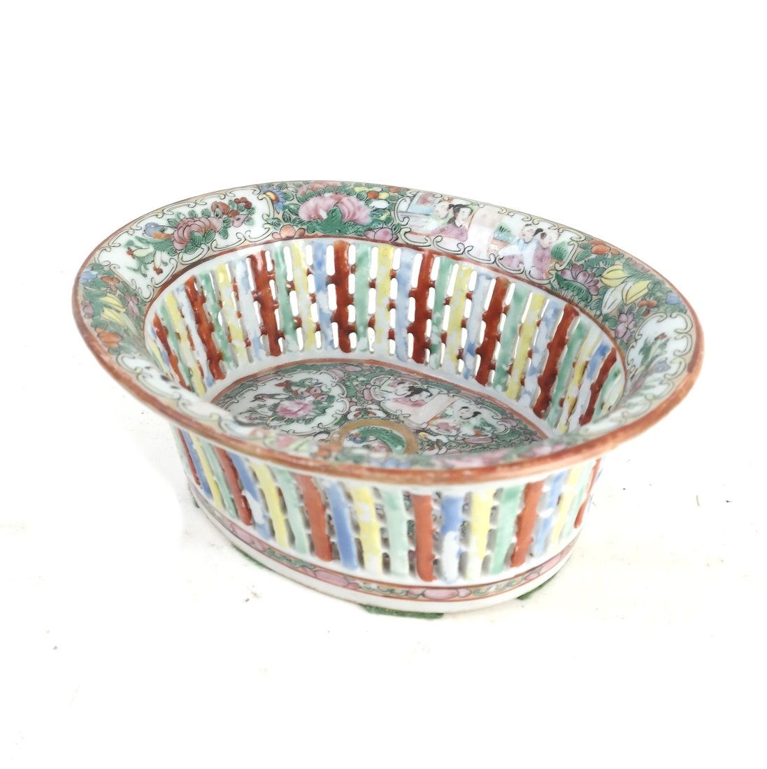 Rose Medallion Chestnut Basket (1 of 5)