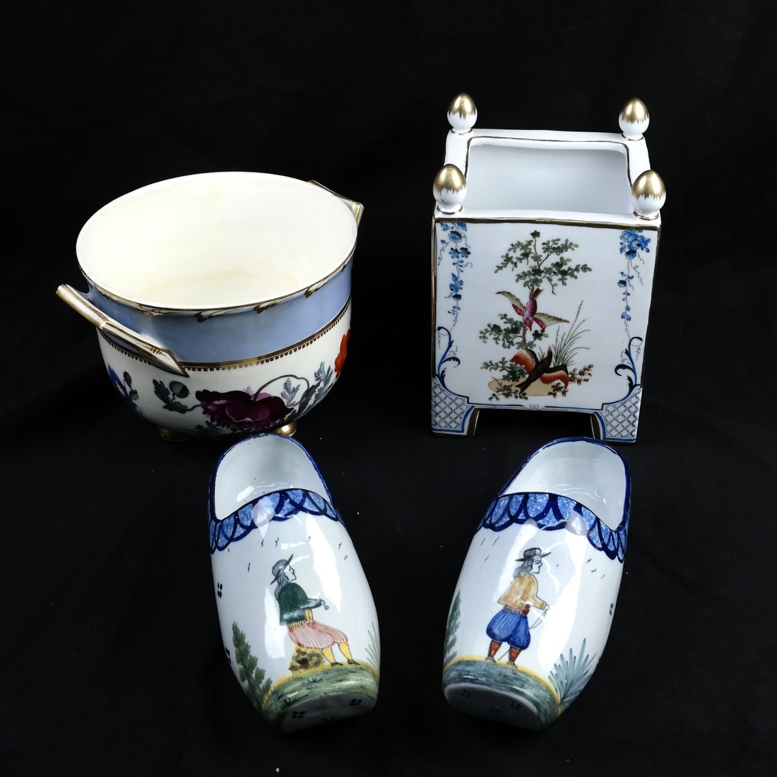 Lot of Four Porcelain Table Articles (1 of 7)