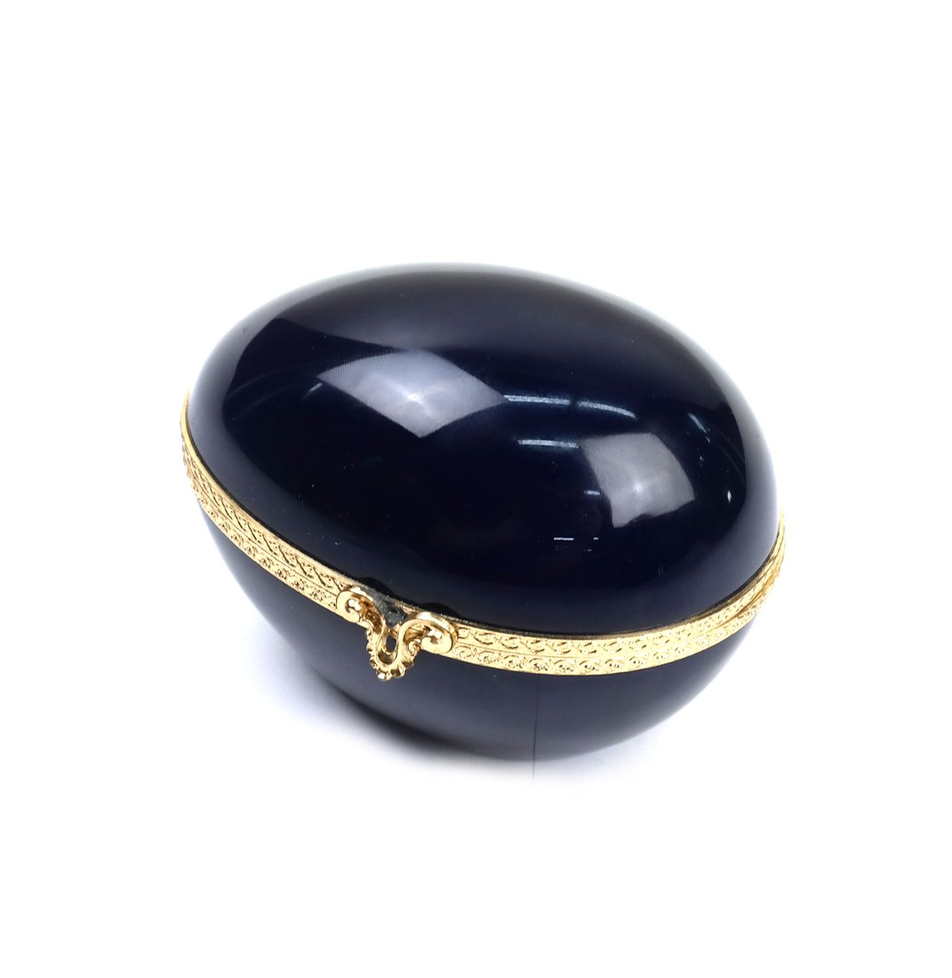 Egg Form Porcelain Box (1 of 5)