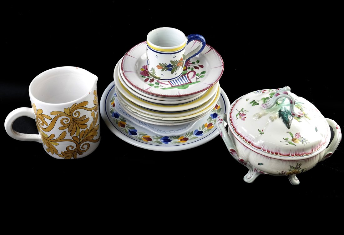 Fourteen Pieces of Quimper Porcelain Articles (1 of 10)