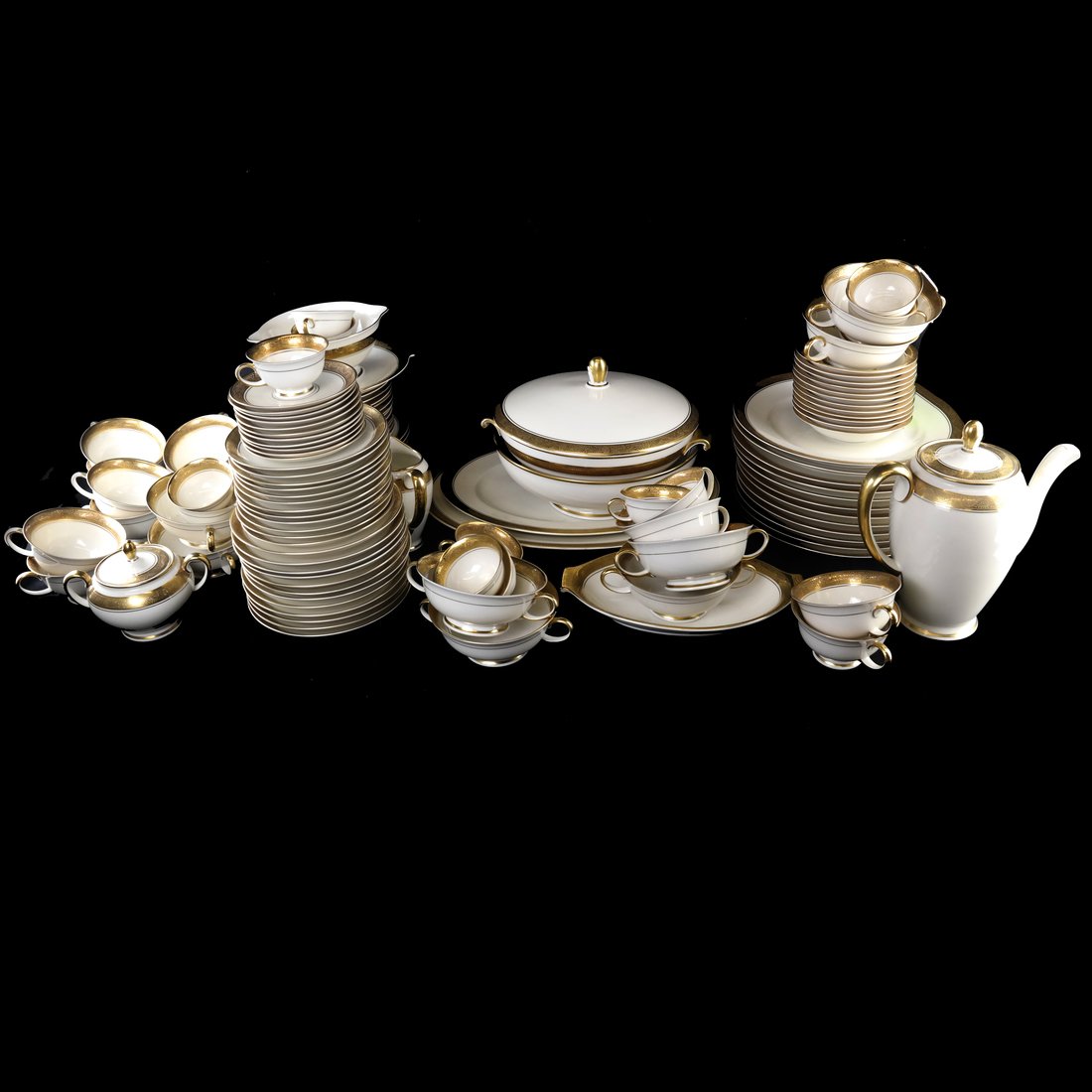 124 Pieces of Rosenthal "Aida" Service (1 of 9)