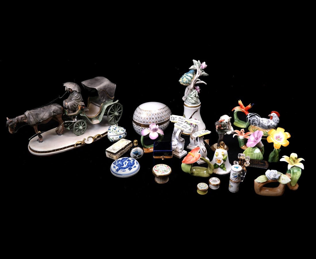 Thirty-One Decorative Items (1 of 9)