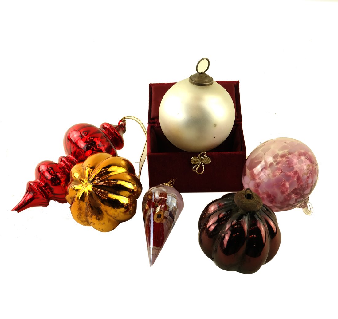 Six Assorted Glass Christmas Decorations (1 of 6)