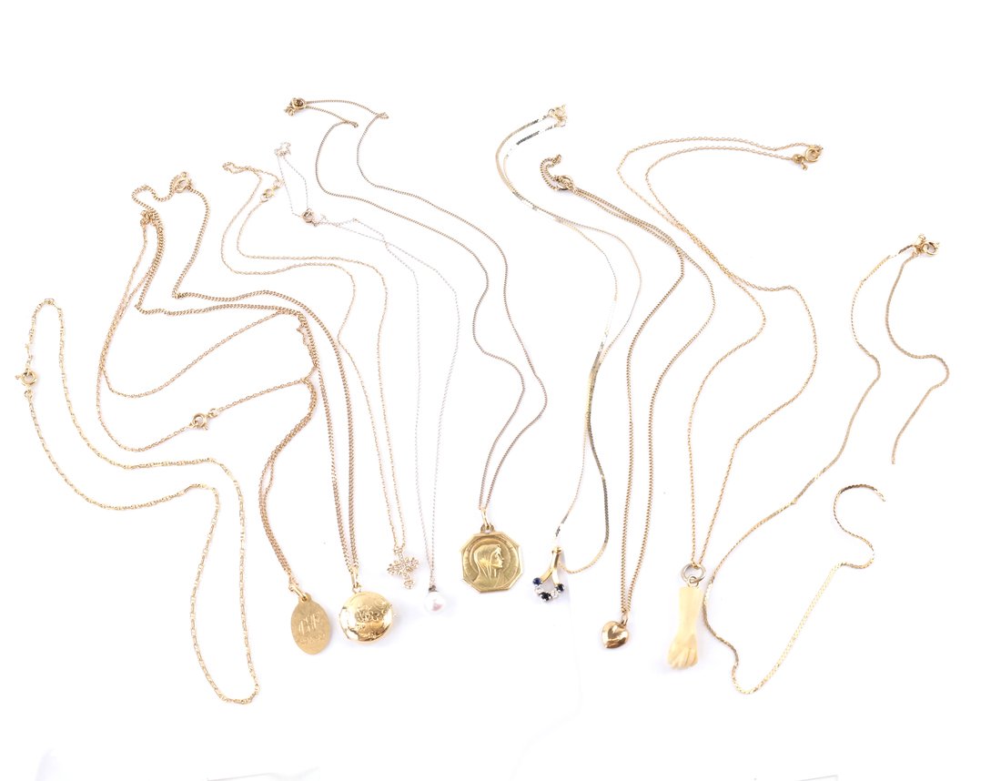 Ten Various Fine Gold Chain Necklaces (1 of 10)
