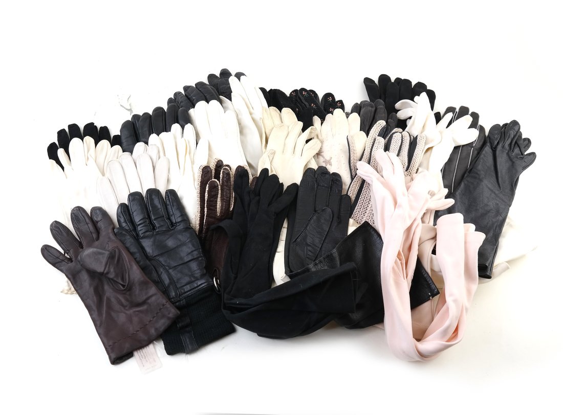 Twenty-Four Pairs of Vintage Ladies Gloves (1 of 7)
