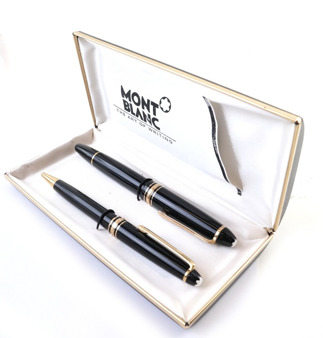 Montblanc 2-Piece Pen Set (1 of 6)