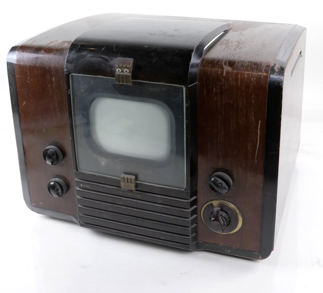 RCA Victor TV Model 621TS (1 of 10)