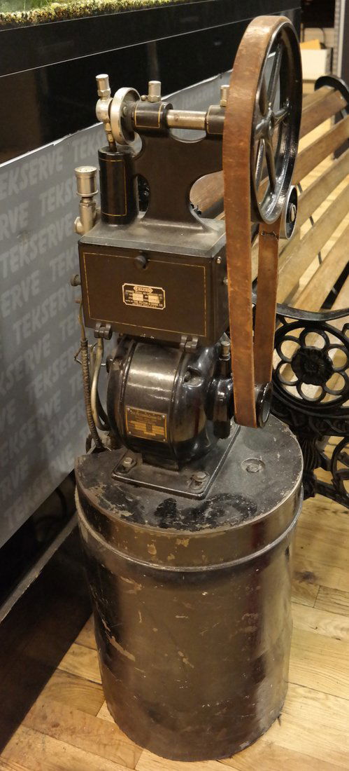 Vintage Pelton & Crane Air Compressor with tank (1 of 6)