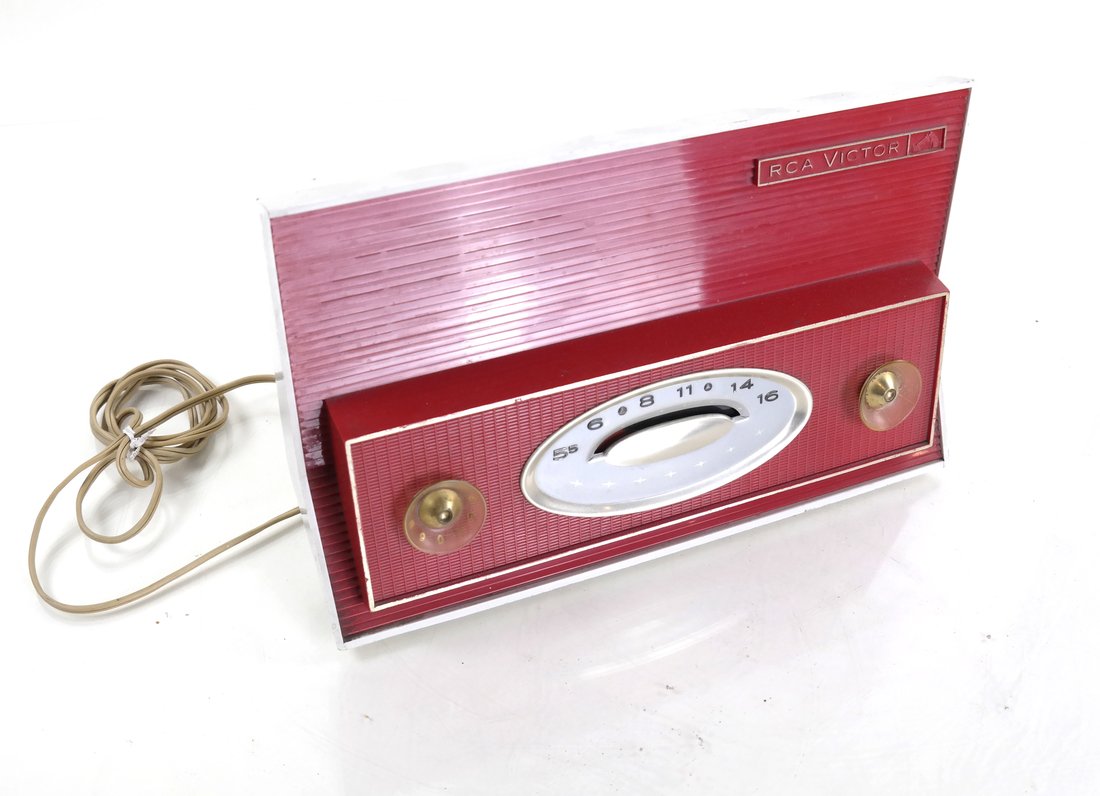 RCA Victor Model 1-X-3FE "The Crestflair" Radio (1 of 10)