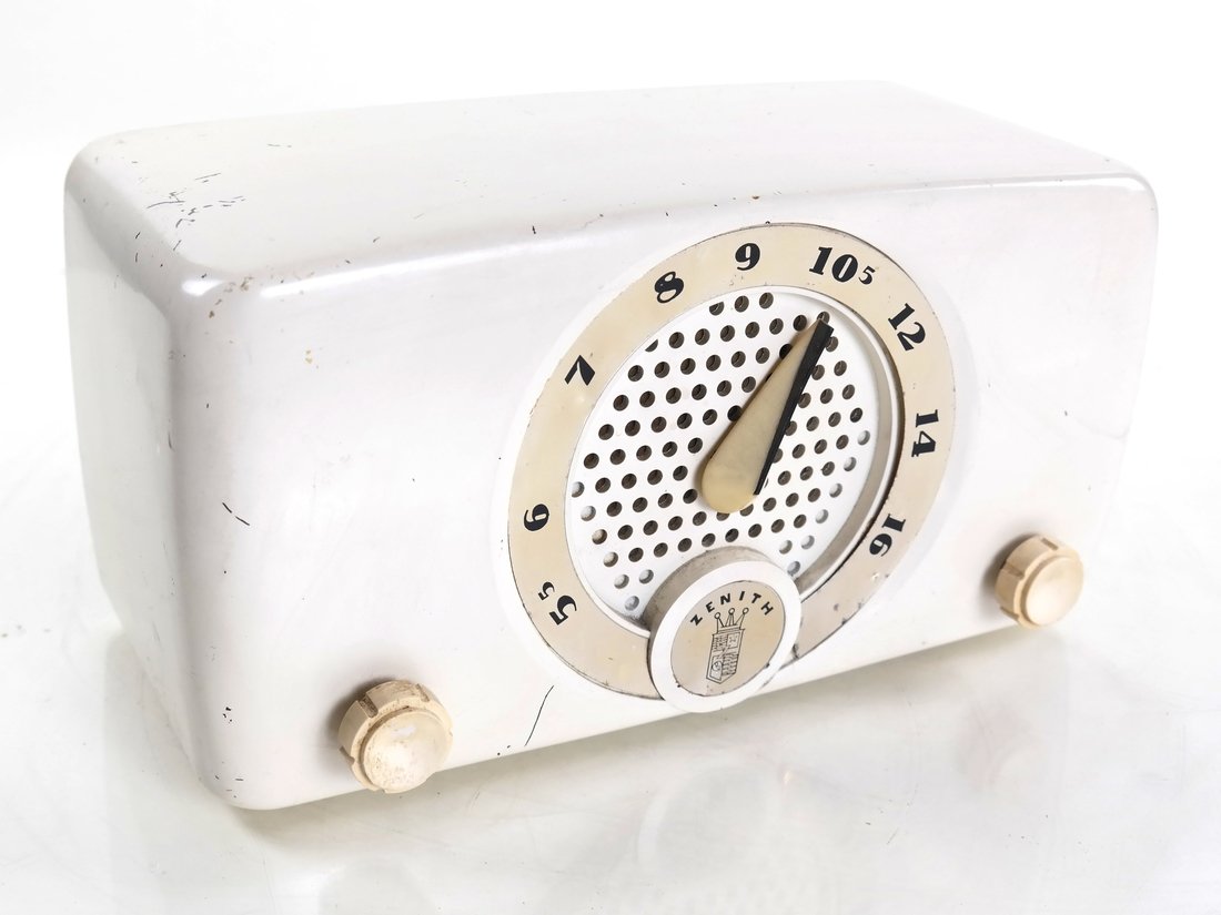 White Zenith Radio, Model K510W. (1 of 6)