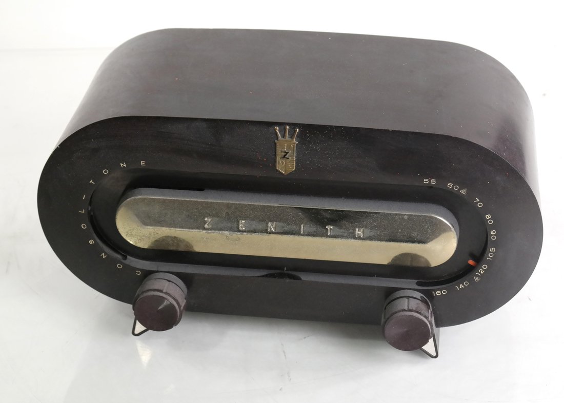 Zenith "Consoltone" Radio, Model H511 (1 of 9)
