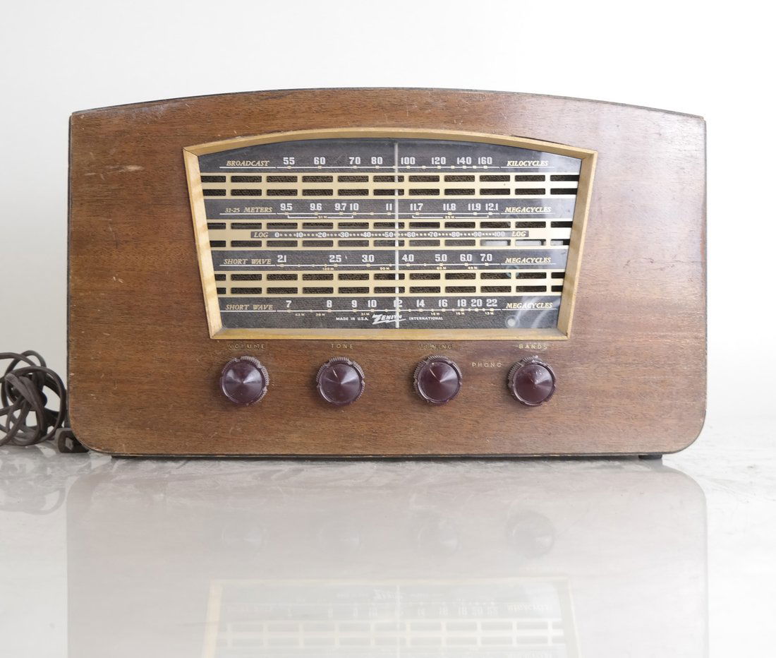 Zenith Wooden Radio, Model 6S843BT (1 of 9)