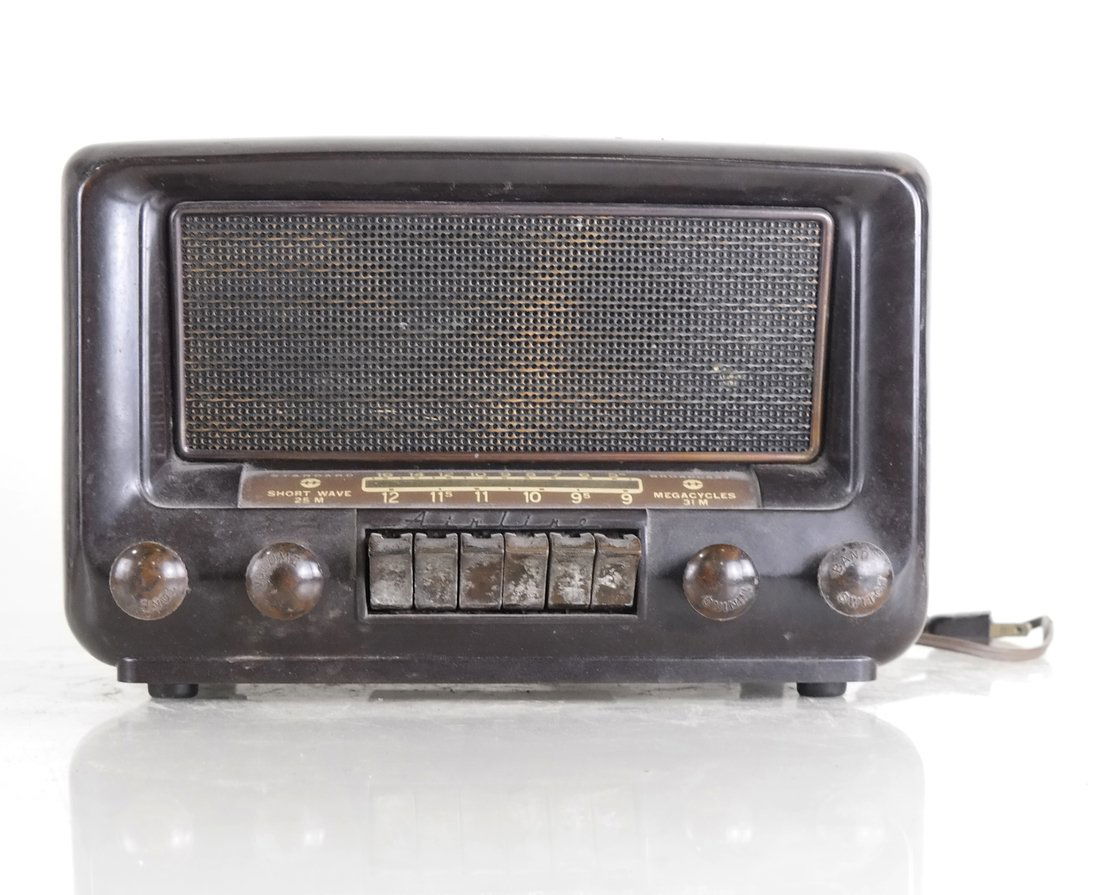 Wards Airline Radio Model 74BR-1513B (1 of 10)