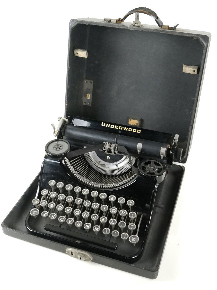 Underwood Standard Portable Typewriter (1 of 7)
