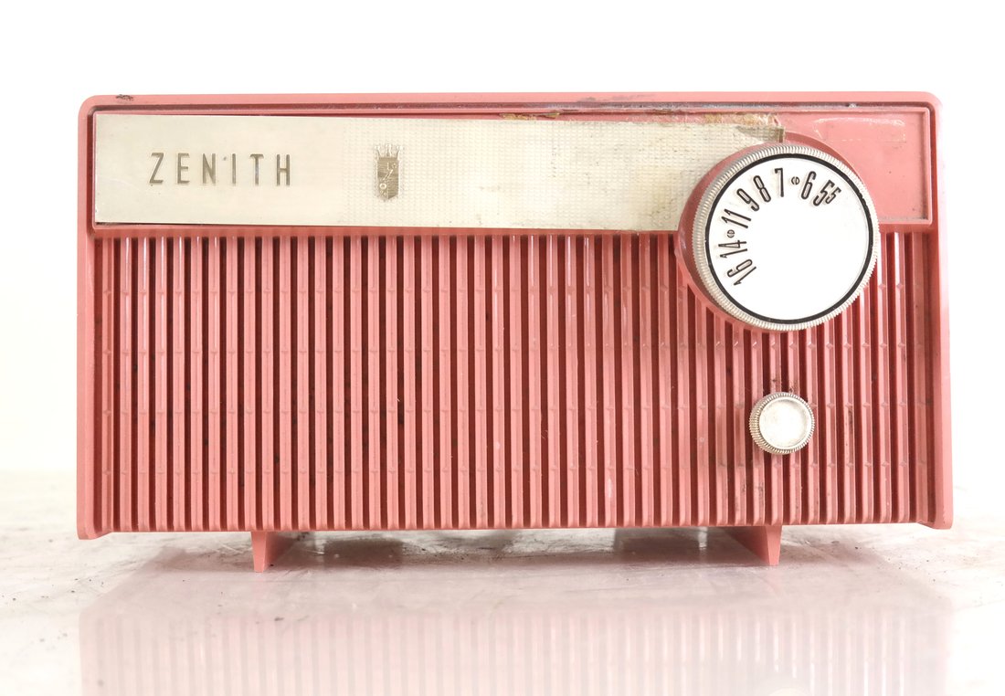 Pink Zenith Radio, Model F508V (1 of 5)