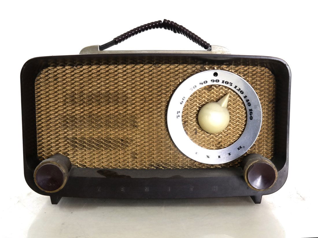 Zenith Portable Radio, Model G511 (1 of 10)