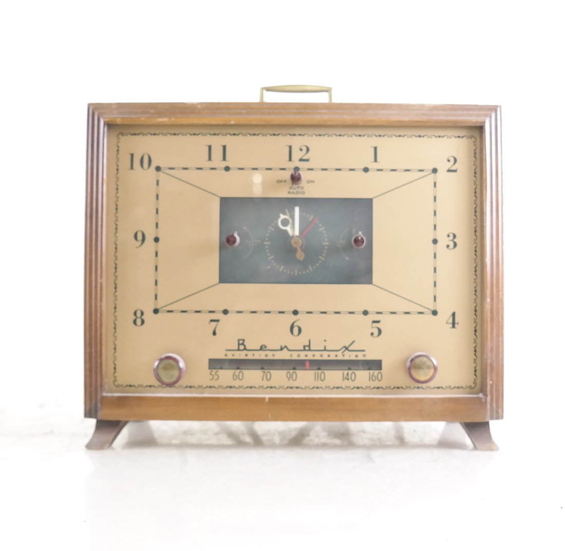 Bendix "The Cascade" Radio, Model 753F (1 of 9)