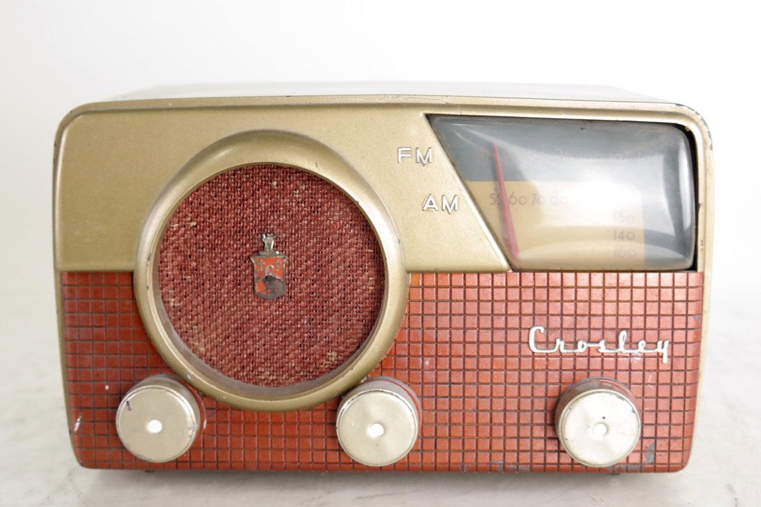 Crosley AM/FM Radio, Model E30MN (1 of 7)