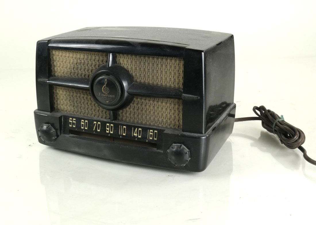 Emerson Radio, Model 587A (1 of 4)