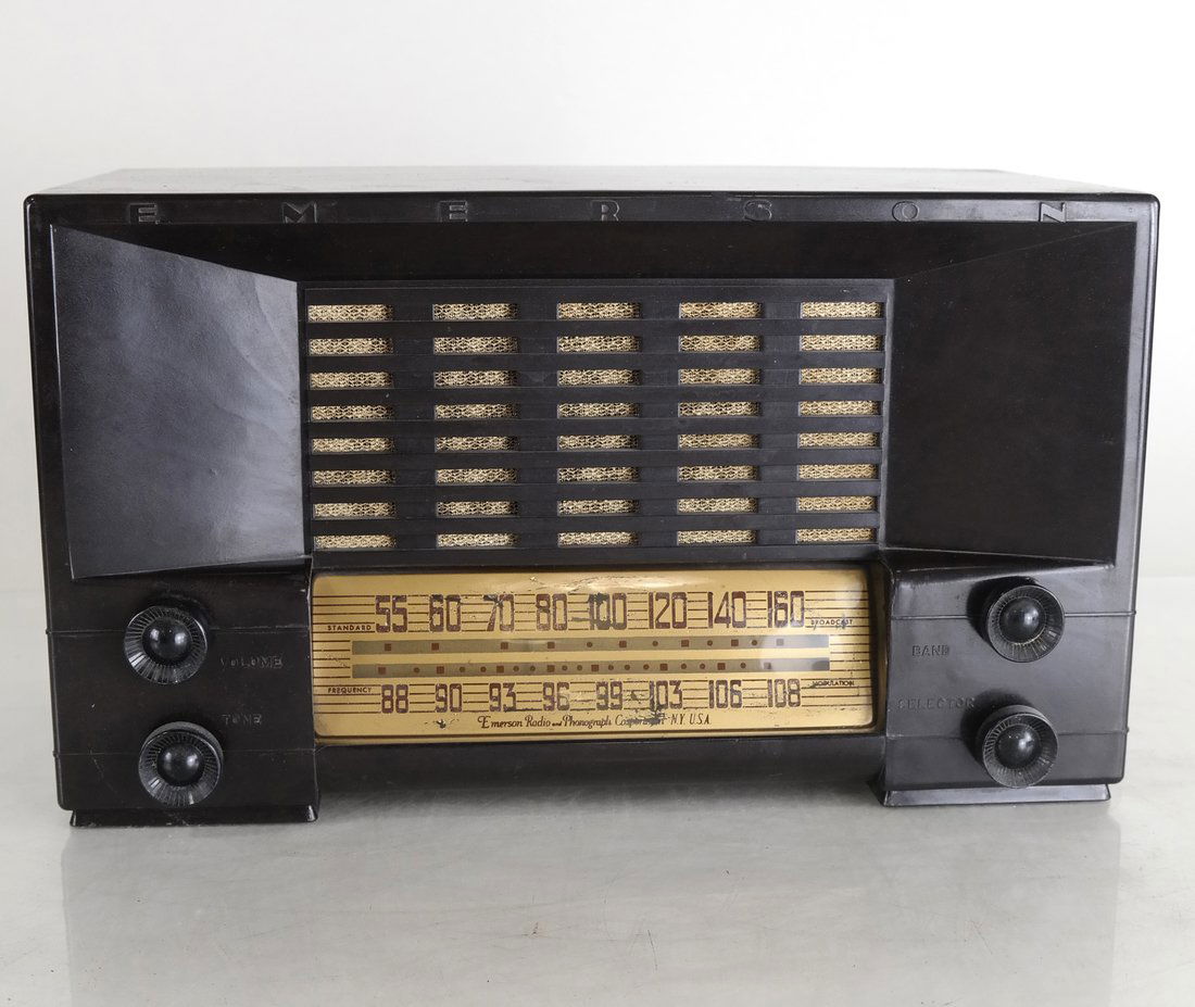 Emerson Am/fm Radio, Model 557