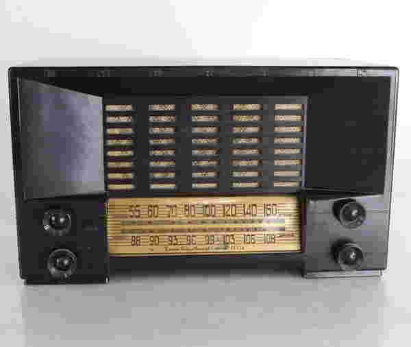 Emerson Am/fm Radio, Model 557