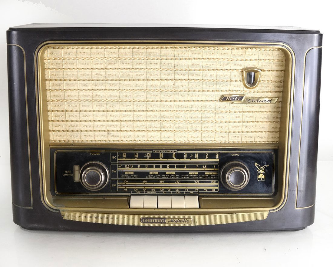 Grundig Majestic Radio, Model 1055W/3D/USA (1 of 10)