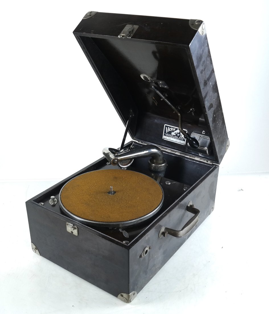 Victor Phonograph VV-50 (1 of 6)