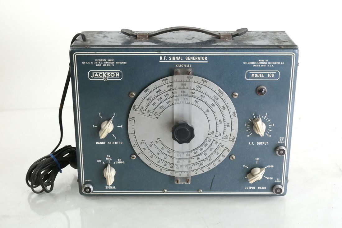 Johnson Signal Generator, Model 106 (1 of 7)