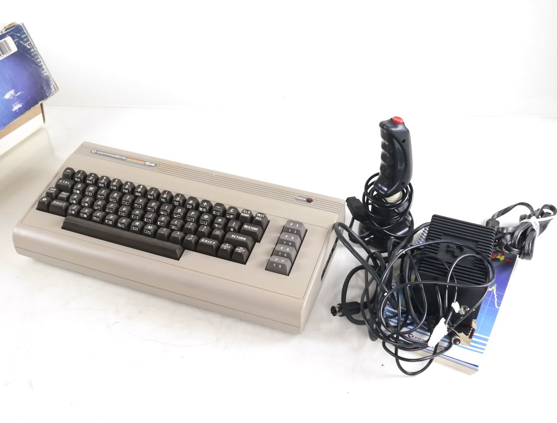 Commodore 64 with Box (1 of 8)