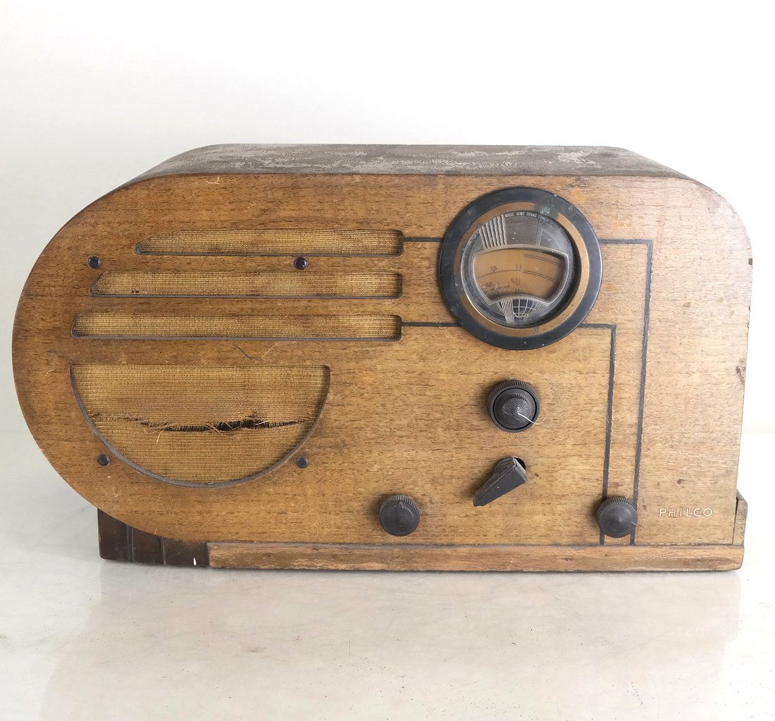 Philco Wooden Radio Model 10235-A (1 of 9)