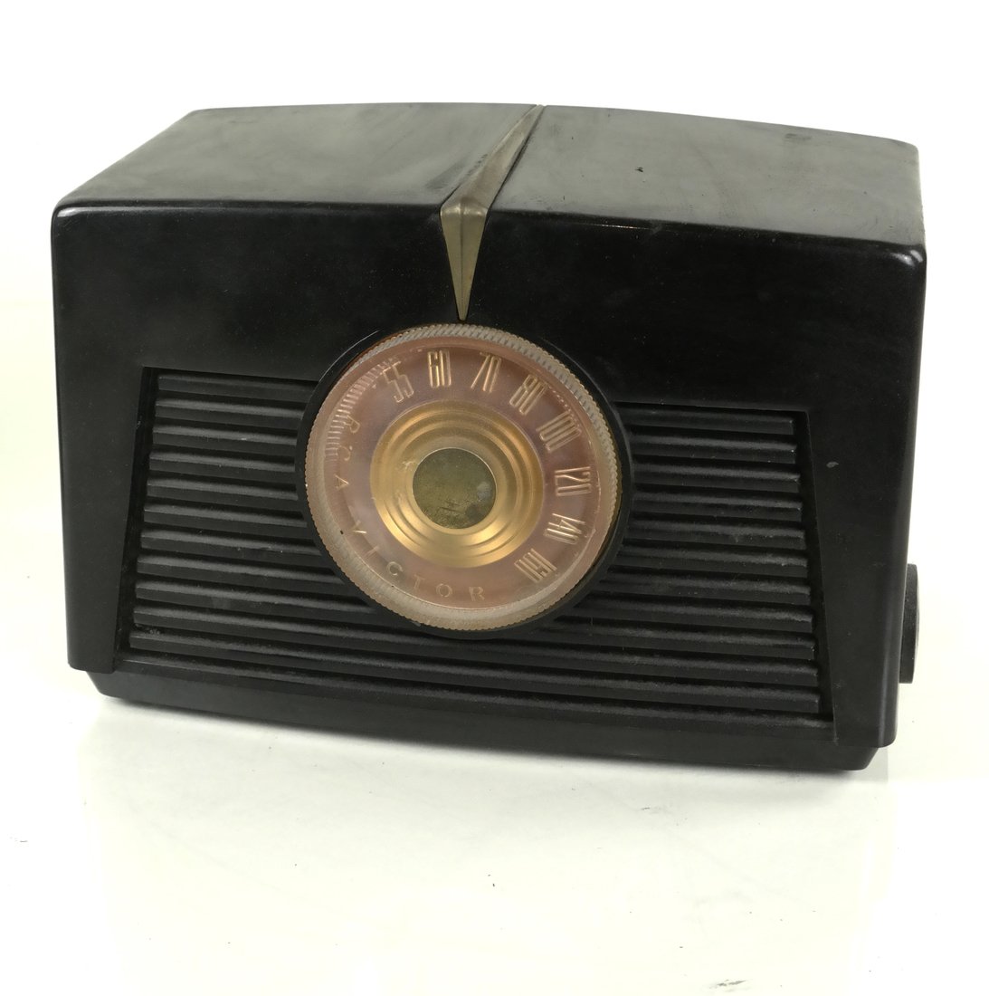 RCA Victor Radio, Model 8X541 (1 of 8)