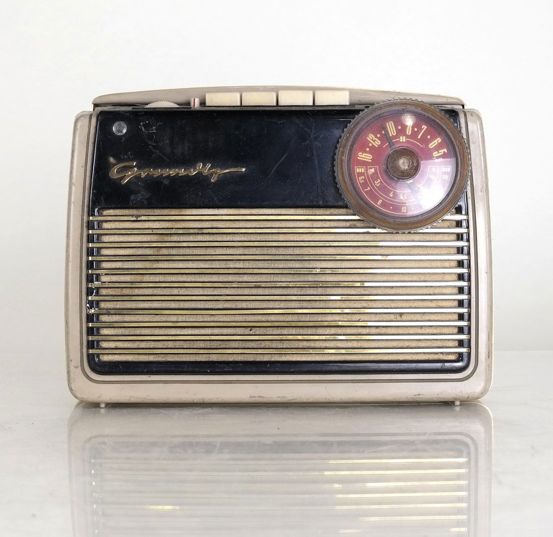 Black, Gold, & Tan Radio (1 of 7)