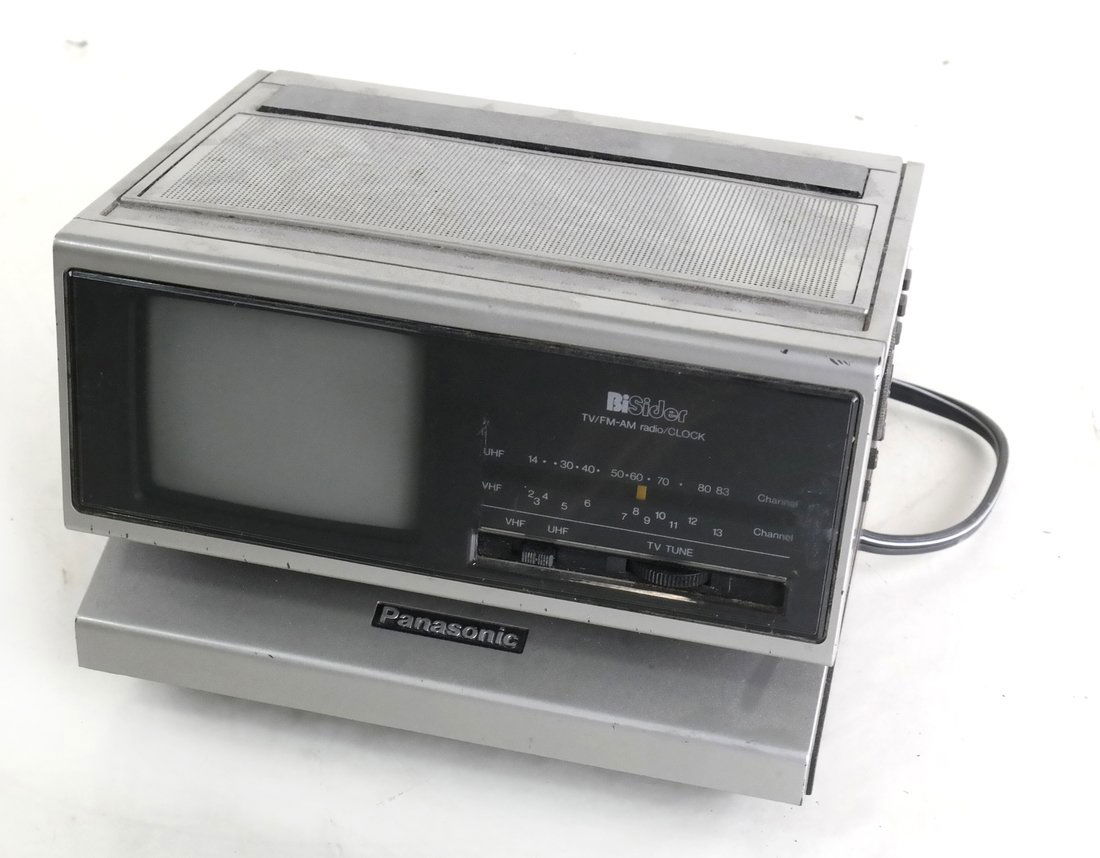 Panasonic "Bisider" TV/Clock/Radio, Model TR-4060P (1 of 10)