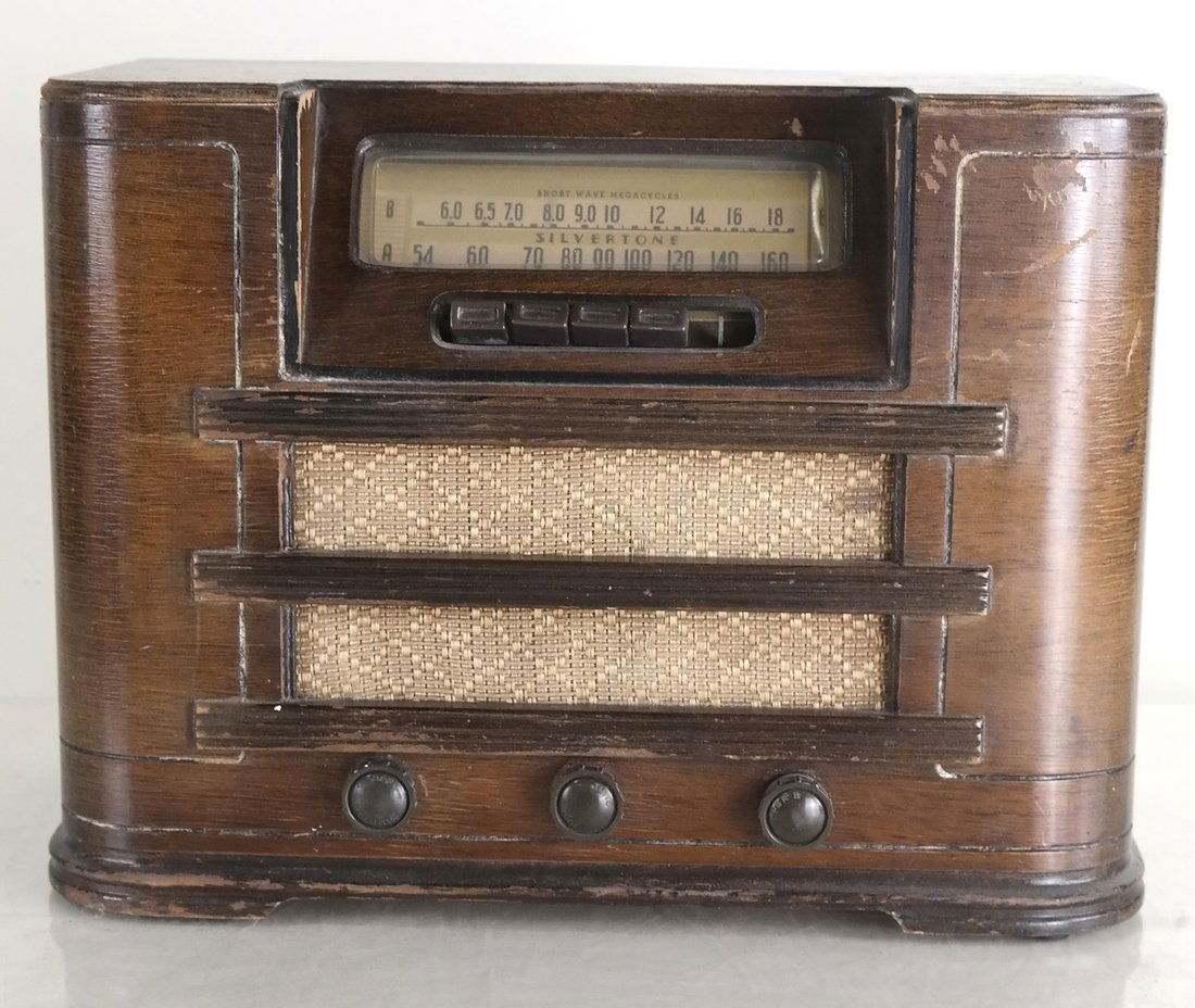 Sears Silvertone Wooden Radio, Model#7036-A (1 of 10)