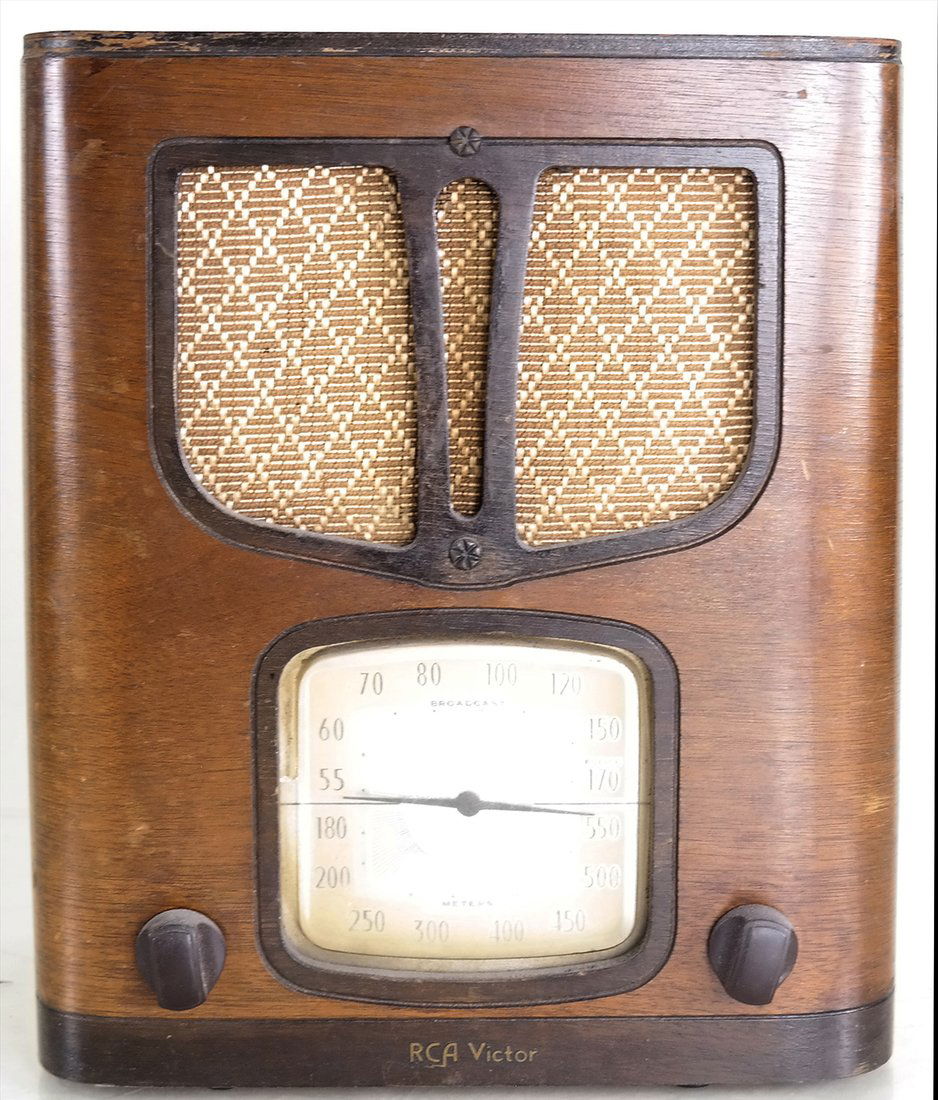 RCA Victor Upright Tabletop Radio, Model #94BT1 (1 of 10)