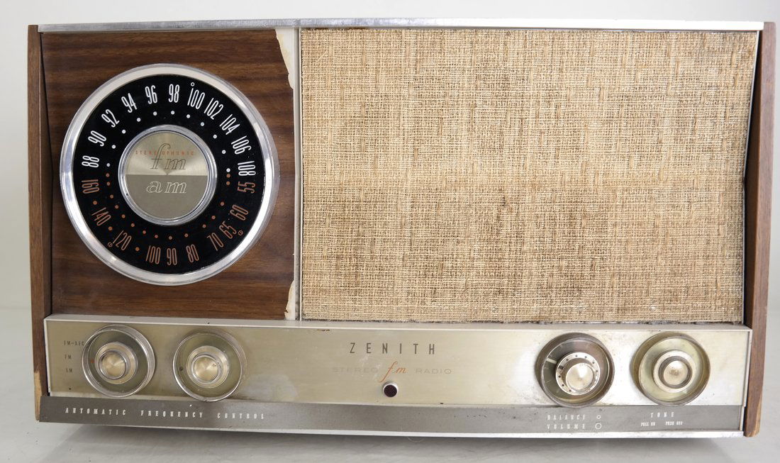Zenith Broadcast Table Radio (1 of 10)