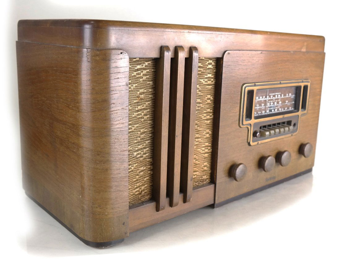 Lafayette Wooden Case Radio, Model 8A31 (1 of 10)