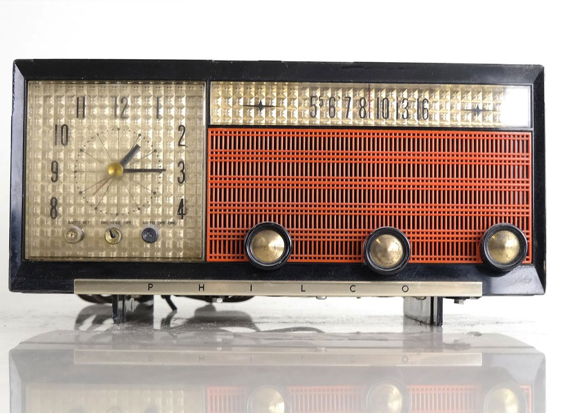 Philco Clock Radio,  Model 737 (1 of 8)