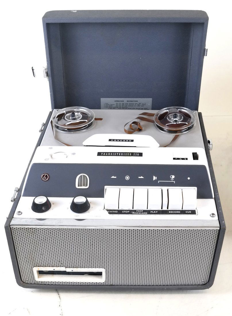 Concord Suitcase Tape Recorder, Model 220 (1 of 8)