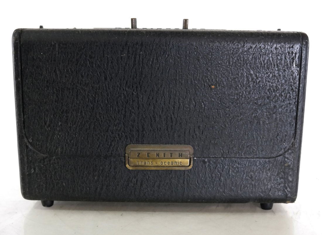 Zenith Trans-Oceanic Radio Model R600 (1 of 6)
