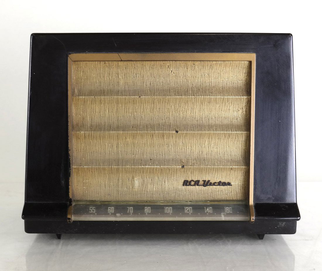 Plastic Case RCA Victor Radio (1 of 10)